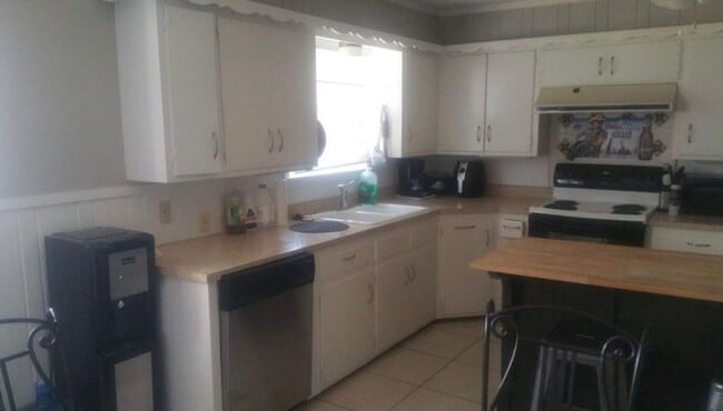 Building Photo - PRE-LEASING FALL 2026 ! Available AUG 2026