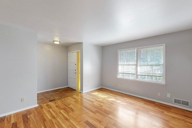 Building Photo - 7948 Habersham Ln
