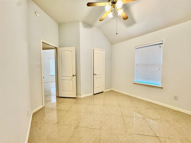 Building Photo - 2604 Hidden Creek Dr