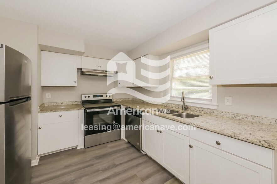 Building Photo - 4533 Sentry St