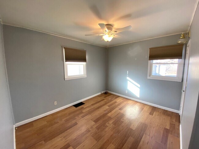 Building Photo - Beautiful 3 Bedroom, 1 Bath Home for Rent in Peoria!