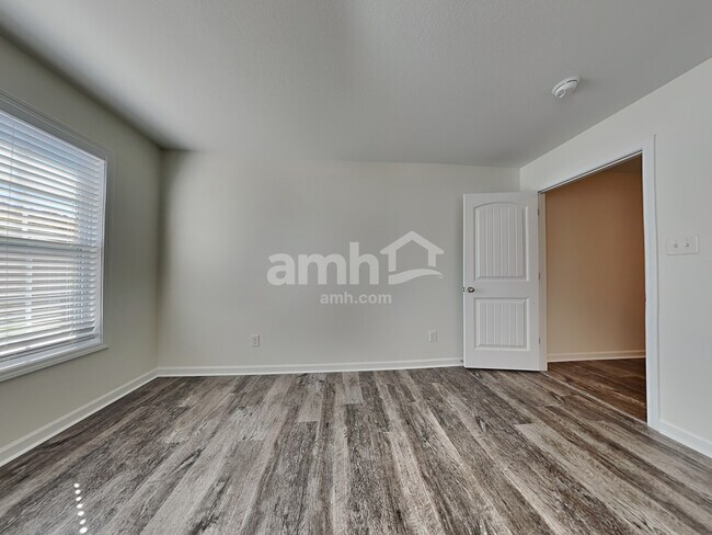 Building Photo - 6956 Holliday Park Ln