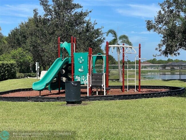 Building Photo - 5870 NW Pine Trail Cir