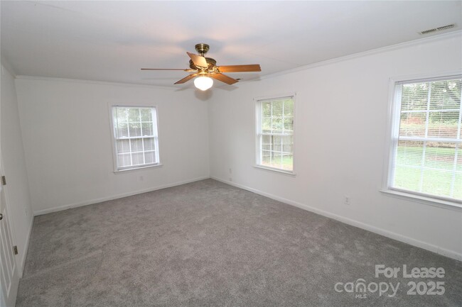 Building Photo - 7104 Lake Dr