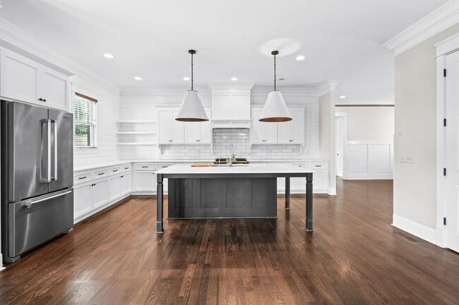 Building Photo - Stunning 4BE/3.5BA home in the heart of Gr...