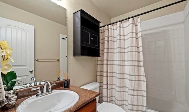 Building Photo - Beautiful 4 Bedroom in Loveland