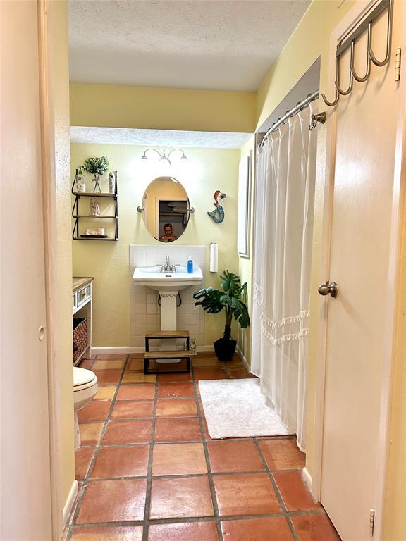 Building Photo - 500 Tiki Dr