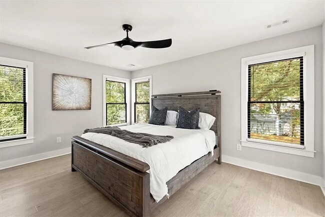 Building Photo - Spacious 4BR/4BA Home in Prime College Park Location