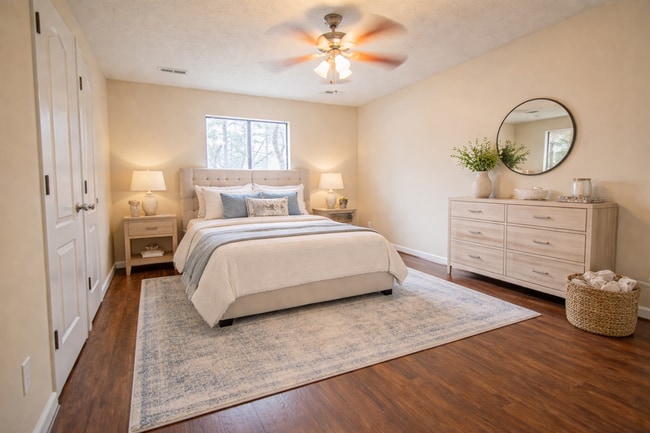 Building Photo - 3 Bedroom 2 Bathroom - Pets Allowed!