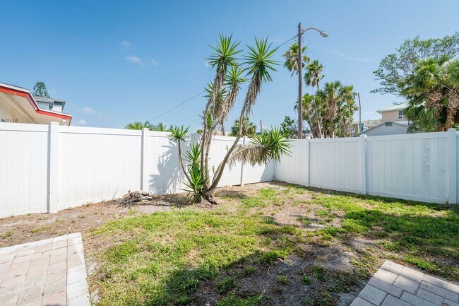 Building Photo - Fully Renovated Beachside Beauty – Walk to the Sand