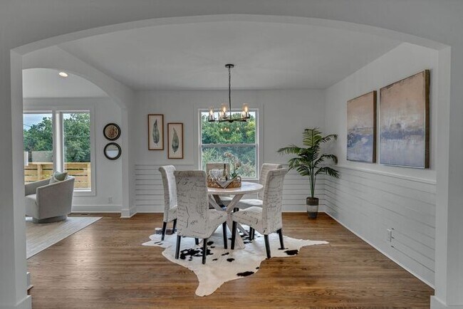 Building Photo - Secluded Remodeled Madison House