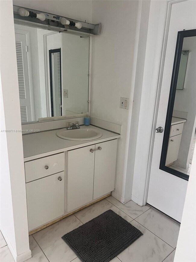 Building Photo - 3161 S Ocean Dr
