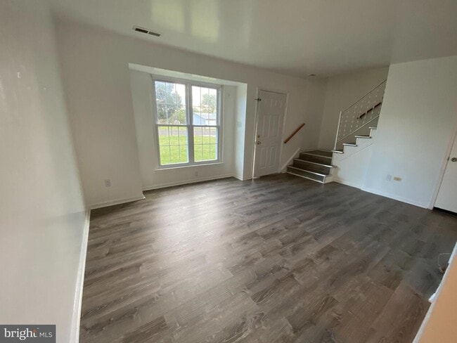 Building Photo - 566 Pleasant Dr