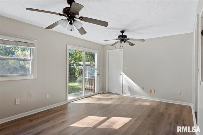 Building Photo - 400 Lexington Heights Dr