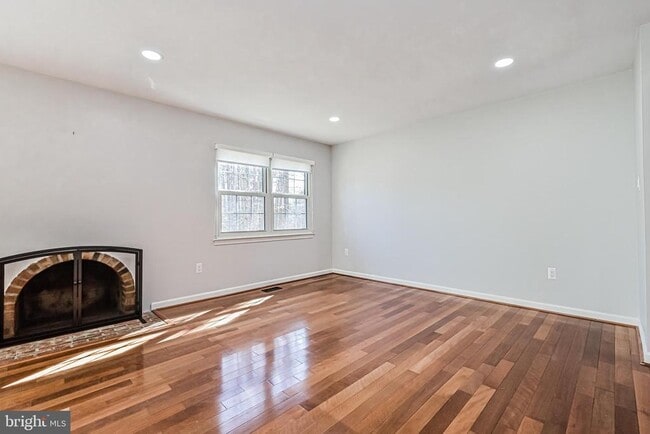 Building Photo - 9929 Hemlock Woods Ln