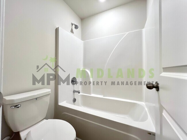 Building Photo - 142 Parkwood Ct