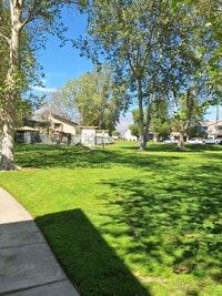 Building Photo - Move in Special ** $500 of the 1st month's rent