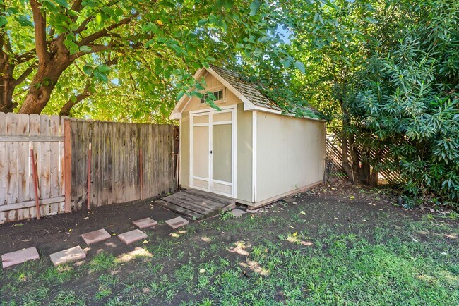 Building Photo - Charming 2-bedroom, 1-bathroom in Roseville