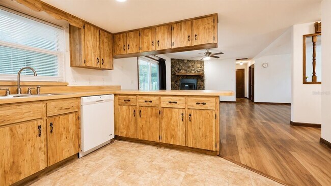 Building Photo - 35025 Raintree Dr