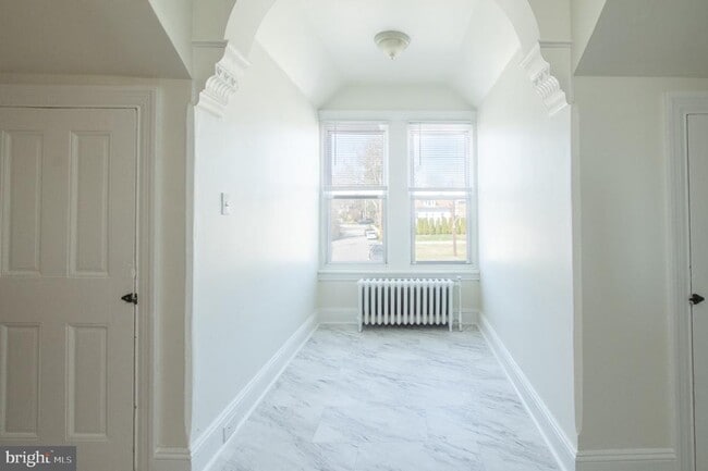 Building Photo - 401 W Washington St