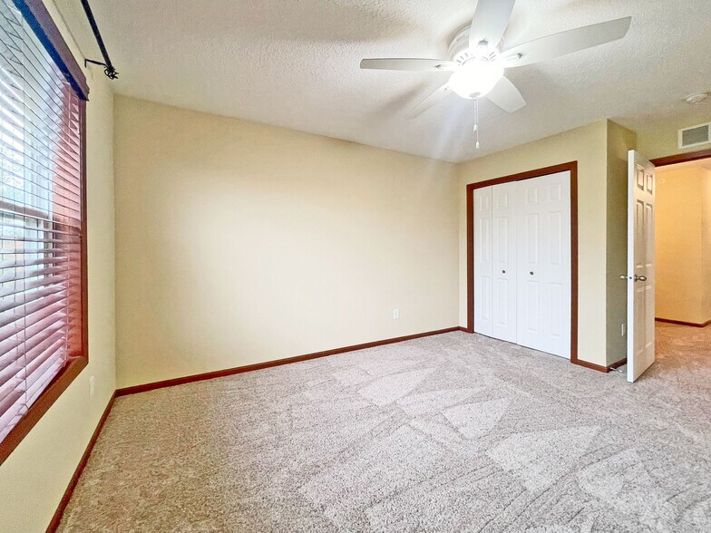 Building Photo - 9500 Declaration Dr