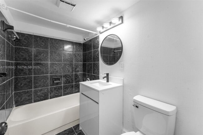 Building Photo - 6011 SW 69th St