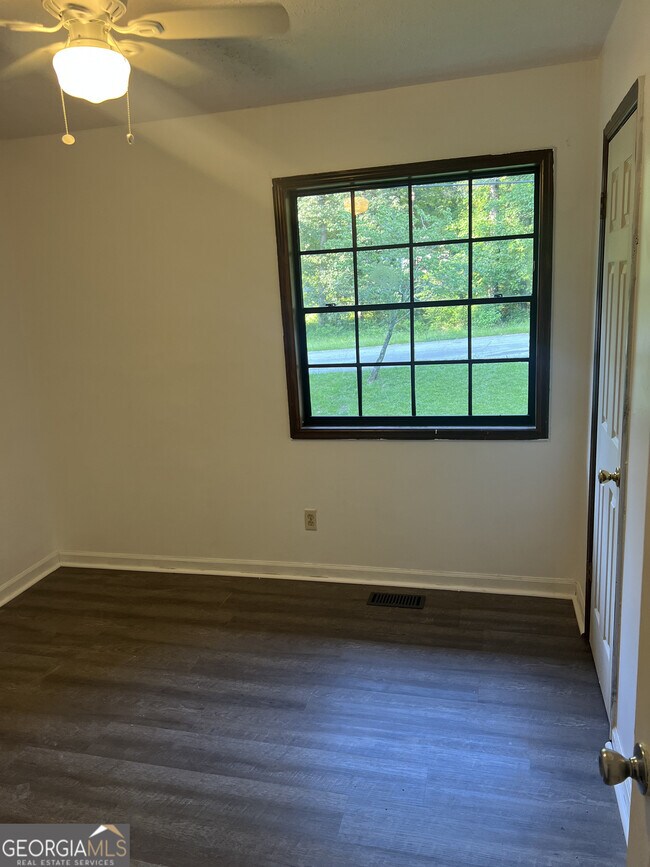 Building Photo - 3145 Malvern Dr