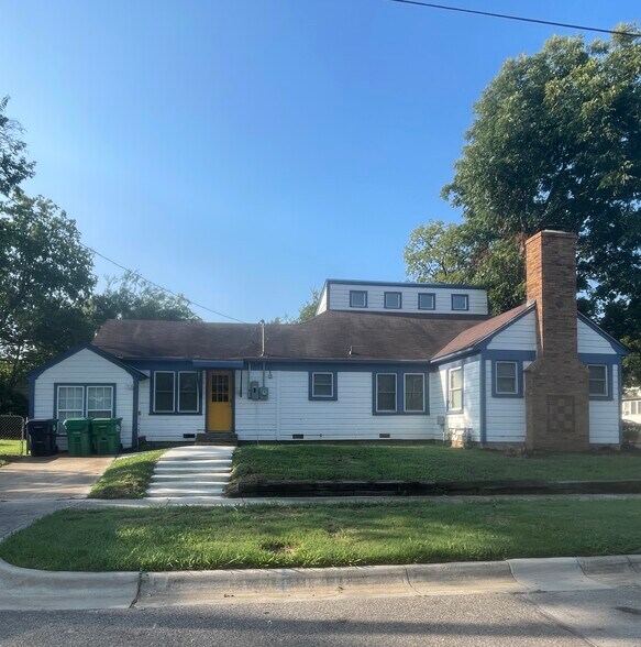 Building Photo - 310 Amarillo St