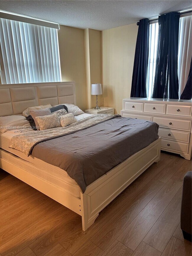 Building Photo - 117 NW 42nd Ave