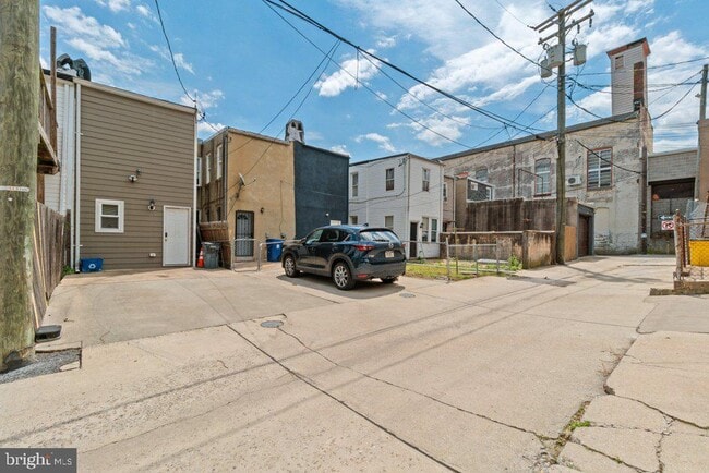 Building Photo - 226 S Patterson Park Ave