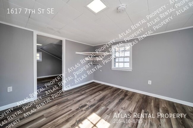 Building Photo - 1617 7th St SE