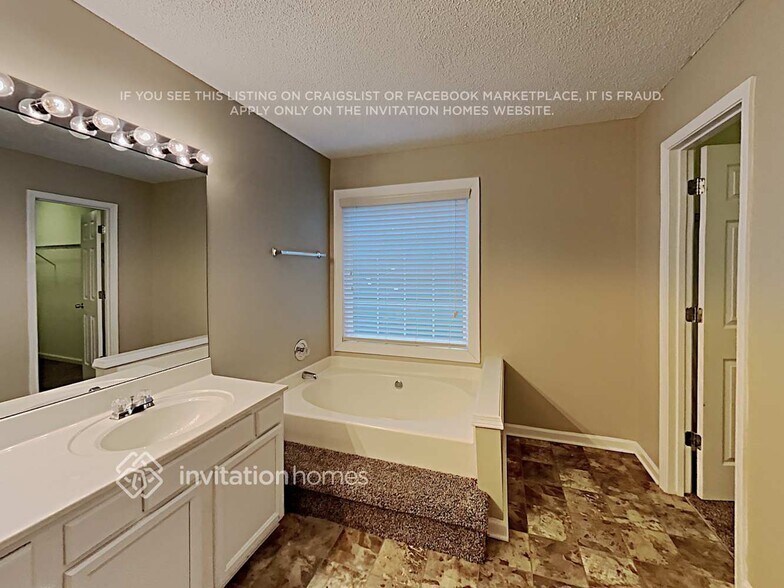 Building Photo - 630 Rosedown Way