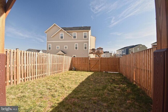 Building Photo - 105 Gristmill Ct