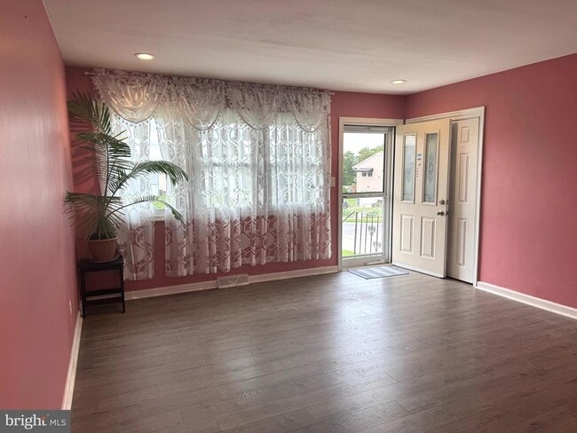 Building Photo - 127 Karlyn Dr