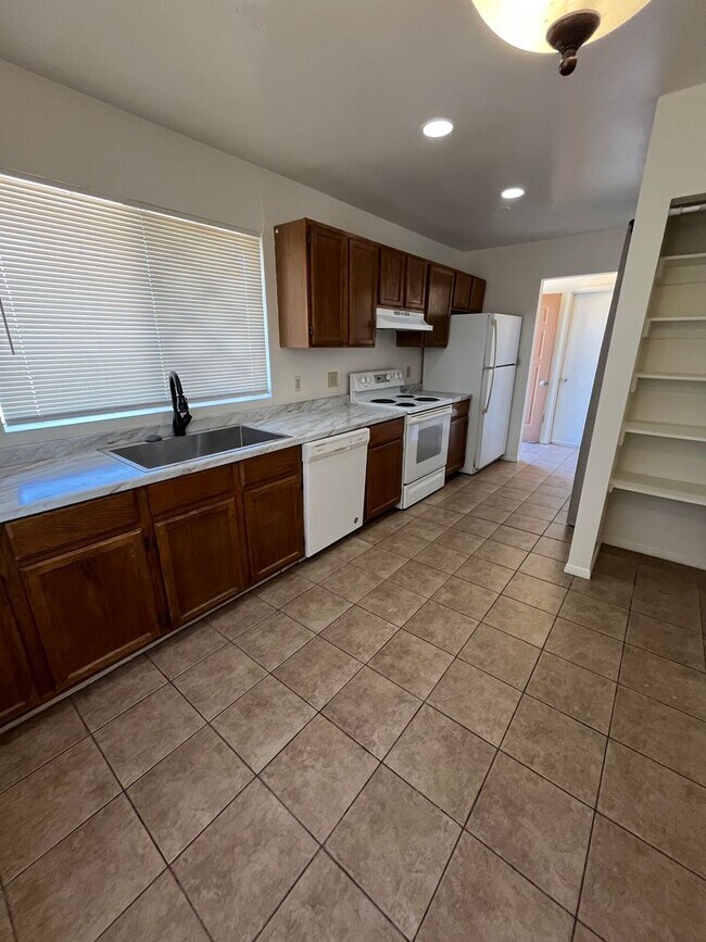 Building Photo - 3028 N Corrine Dr