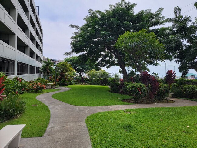 Building Photo - AC in Every Room. TWO Parking Stalls.