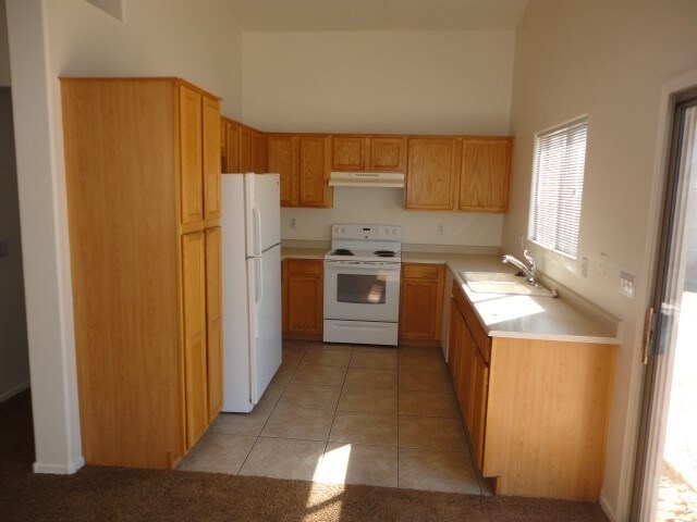 Building Photo - 8417 W Hilton Ave