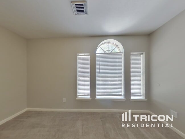 Building Photo - 9003 Cypress Square Dr
