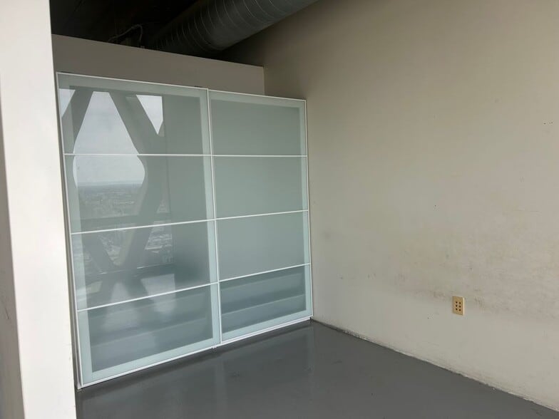 Building Photo - 2404 Wilshire Blvd