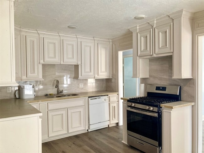 Building Photo - 331 Terminal St