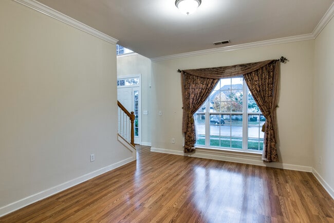 Building Photo - **ESTABLISHED NEIGHBORHOOD, AMAZING LOCATION**