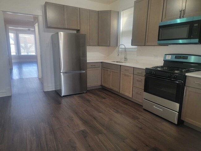 Building Photo - 1540 N Keeler Ave