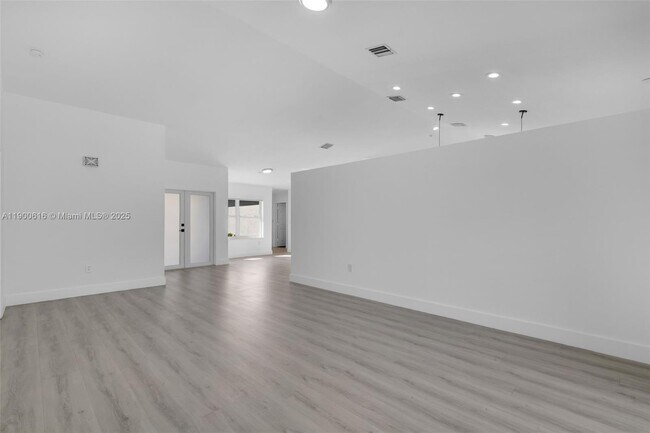 Building Photo - 425 SW 198th Terrace