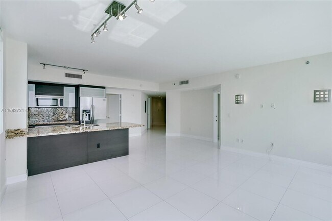 Building Photo - 500 Brickell Ave