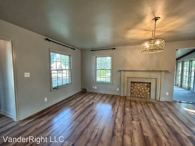 Building Photo - 3 br, 1 bath House - 1501 S Carter Pl