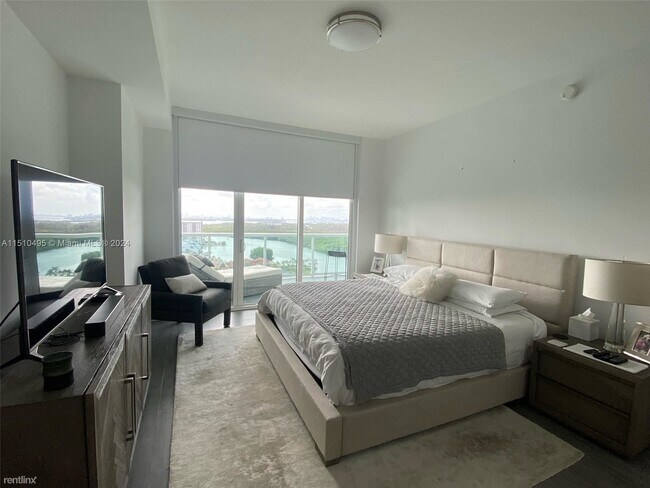 Building Photo - 3 br, 3 bath House - 400 Sunny Isles Blvd ...