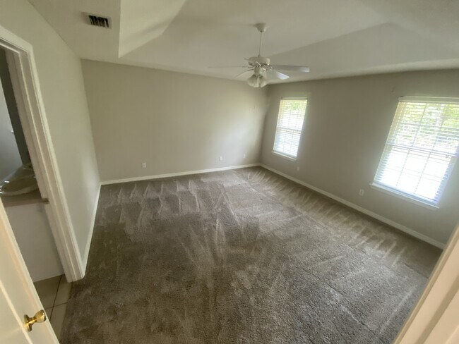 Building Photo - 6568 Fern St
