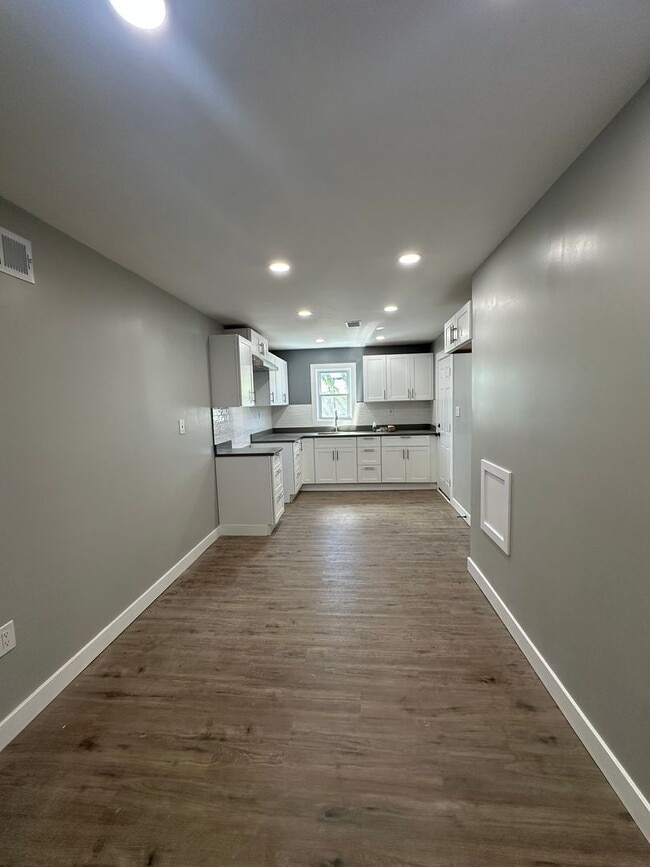 Building Photo - Newly renovated 3 bed/1 bath
