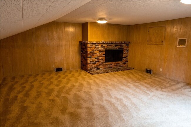 Building Photo - 3bd/2.25ba Bellevue Home