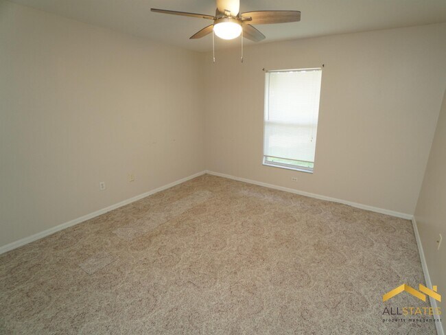 Building Photo - 694 Park Valley Cir